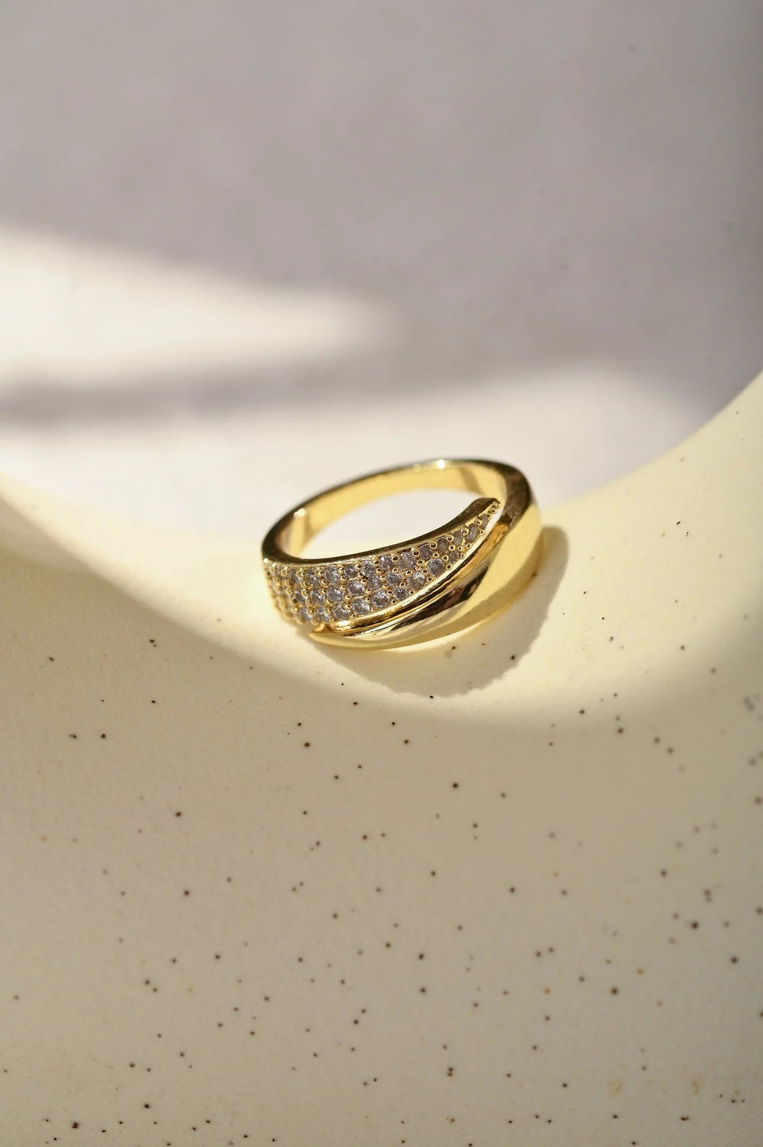 LUMIÈRE | ELEGANTE GOUDEN RING MET FONKELSTENEN (1+1 GRATIS)