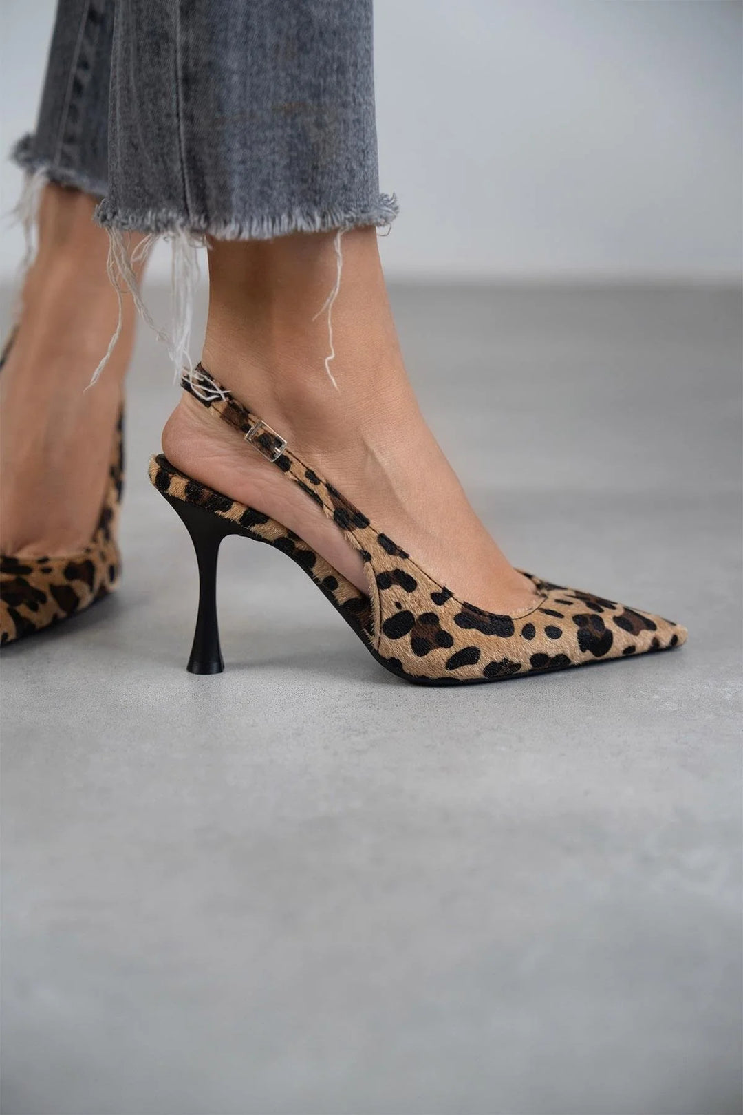 CLARA | LUIPAARD PUMPS MET ELEGANTE PUNT